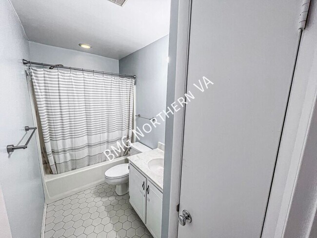 Building Photo - 3816B Steppes Ct