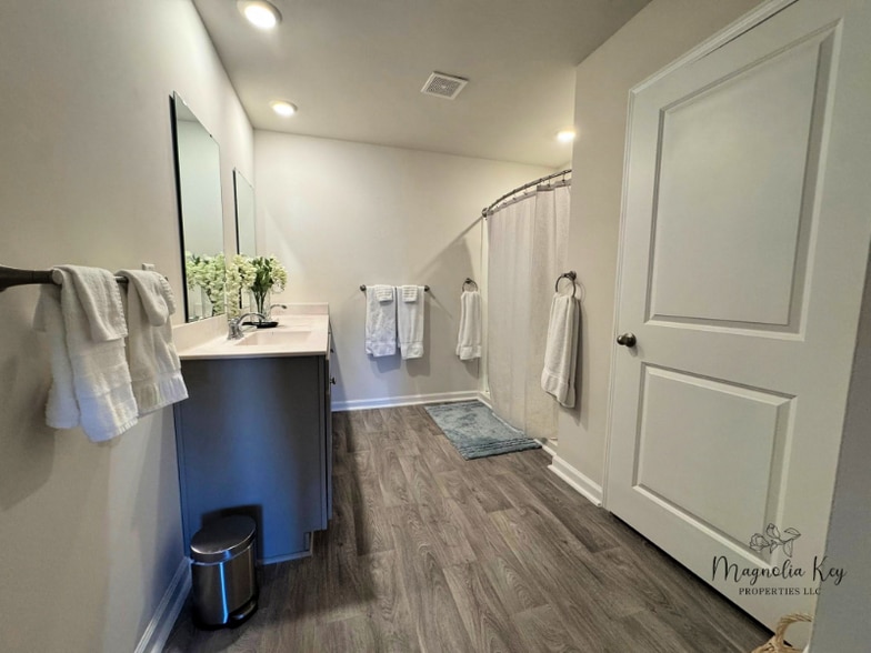 Building Photo - 514 Strawberry Fld Wy