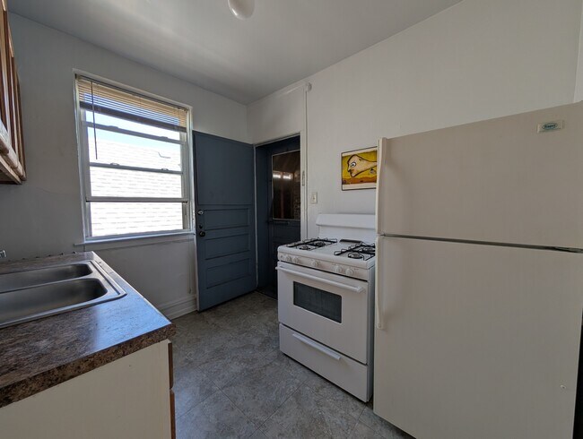 Building Photo - 2948 N Albany Ave