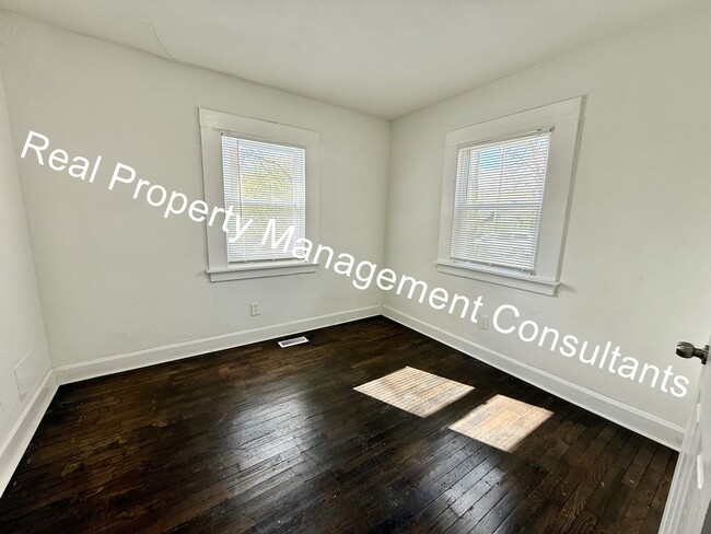 Building Photo - $500 off First Months Rent on Spacious 4 B...