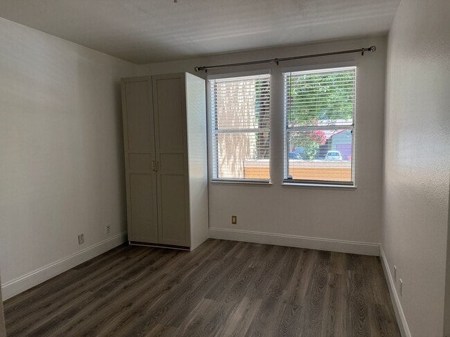 Building Photo - Modern Downtown San Jose Condo