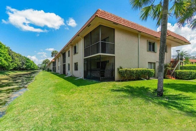 Building Photo - 341 Lakeview Dr