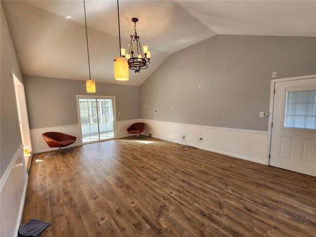 Building Photo - 885 Melody Ln