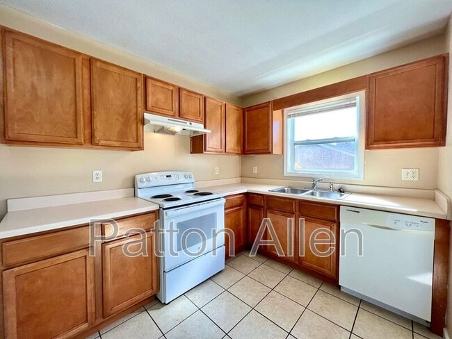 Building Photo - 8 Zell Ln