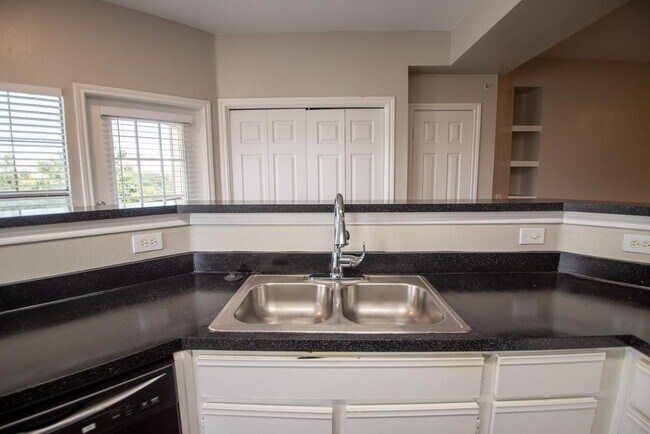Building Photo - 2320 Gracy Farms Ln