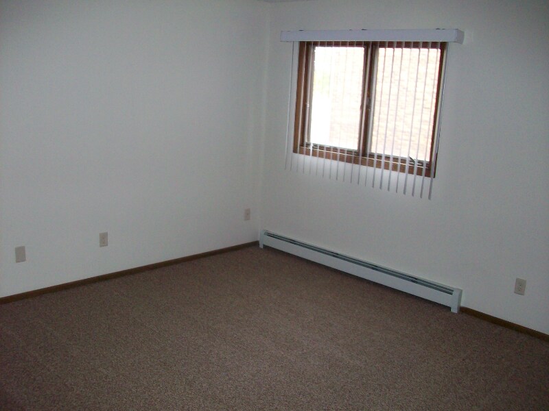 Building Photo - 2208 E Divide Ave