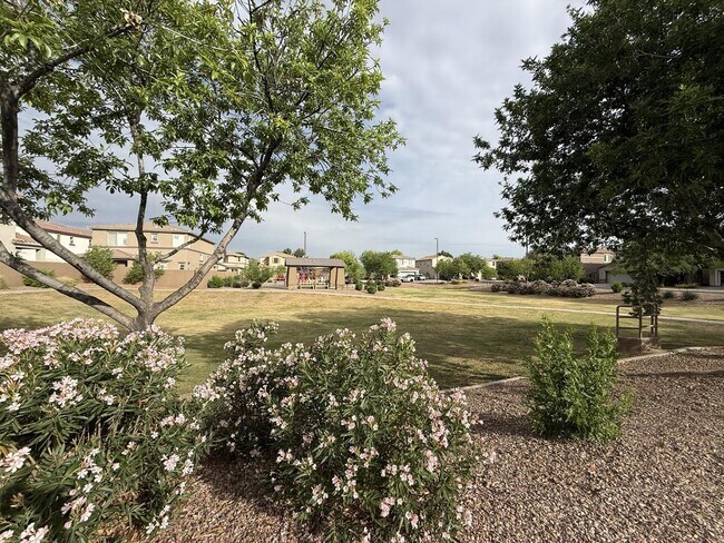 Building Photo - 1235 E Julian Dr