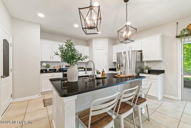 Building Photo - 3149 Silverado Cir
