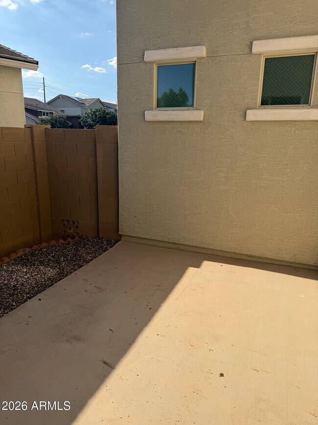 Building Photo - 2043 E Lantana Dr