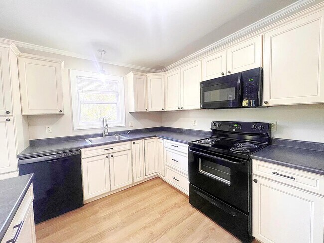 Building Photo - 106 Lori Dr