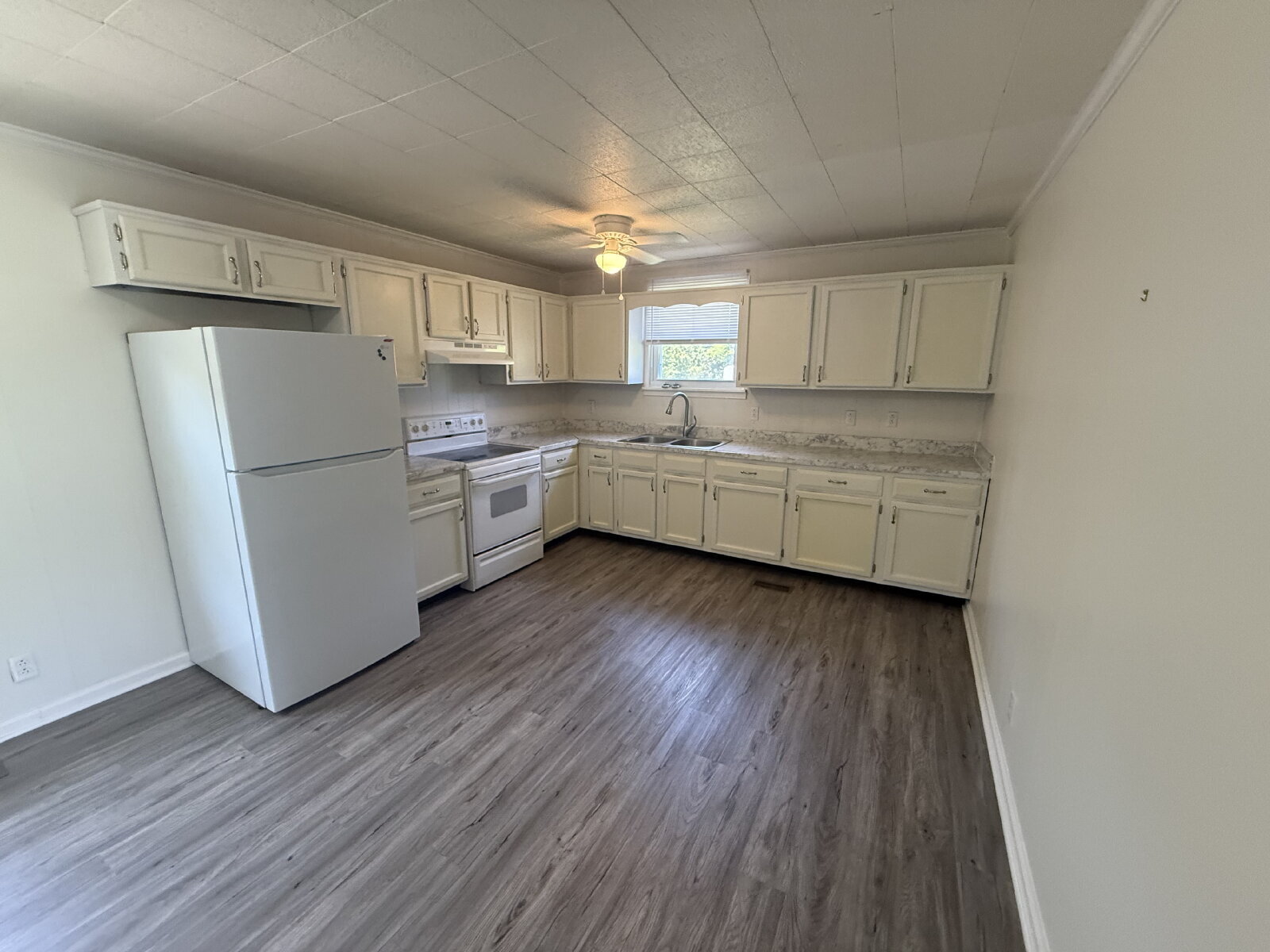 Building Photo - 1318 Courtney Dr