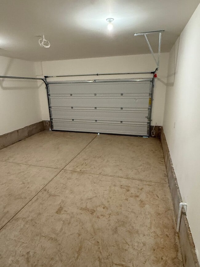 Building Photo - Brand New Home! Be The First To Live Here!...
