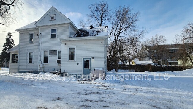Building Photo - 611 9th Ave N
