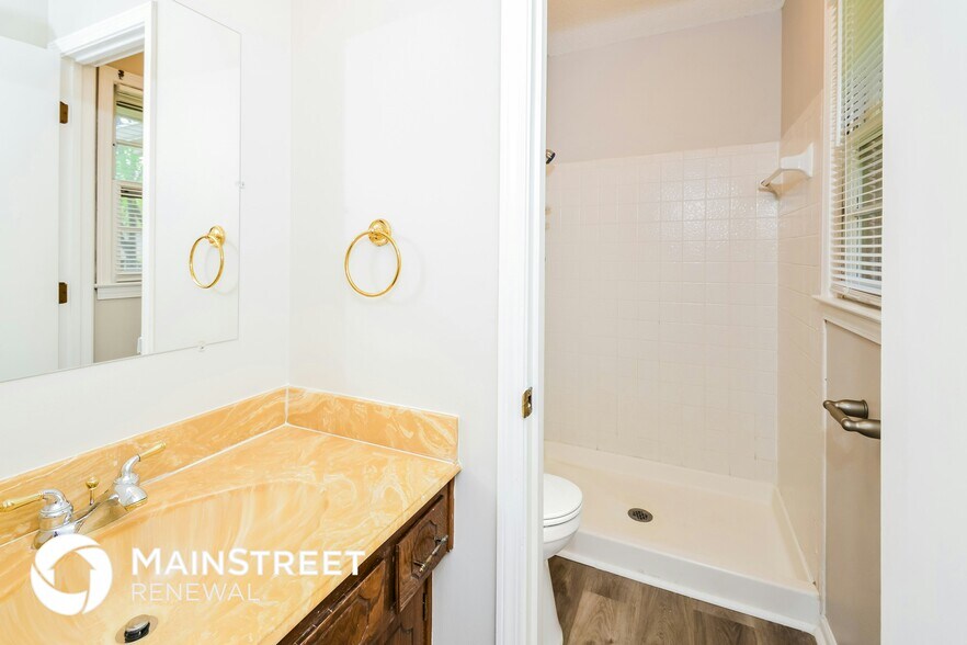 Building Photo - 16105 E 27th Ter S