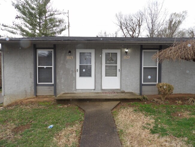 Building Photo - 176 Landings Dr