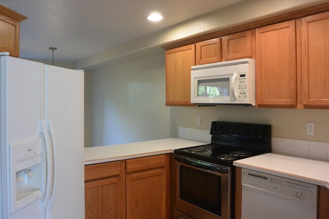 Building Photo - 5546 NE 89th Ave