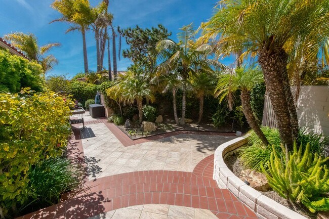 Building Photo - Amazing La Jolla North PB home with panora...