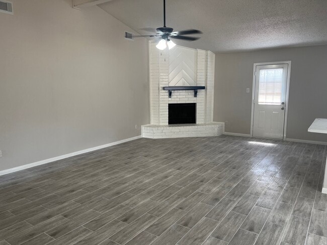 Building Photo - 2434 Long Reach Dr