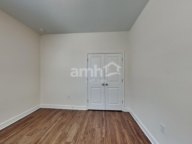 Building Photo - 327 Pine Terrace Dr