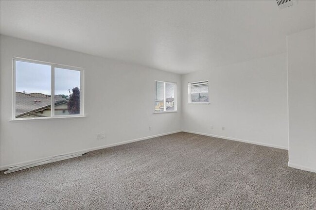 Building Photo - 566 Del Mar Cir