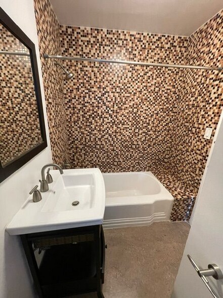 Building Photo - 41 Thornton Ave