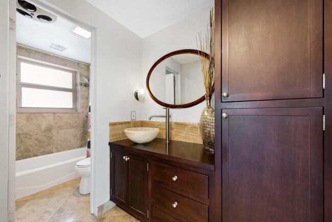 Building Photo - 3003 Terramar St