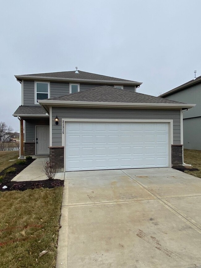 Building Photo - PRE-LEASING NOW — Modern 3-Bedroom | 2.5-Bath Living in Spring Hill