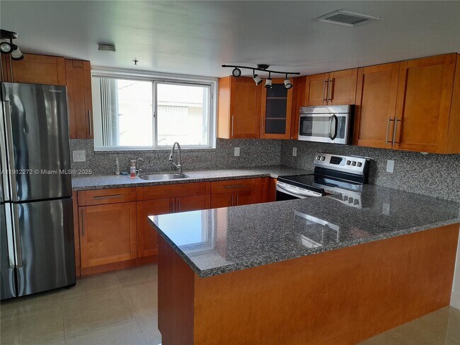 Building Photo - 551 NW 82nd Ave