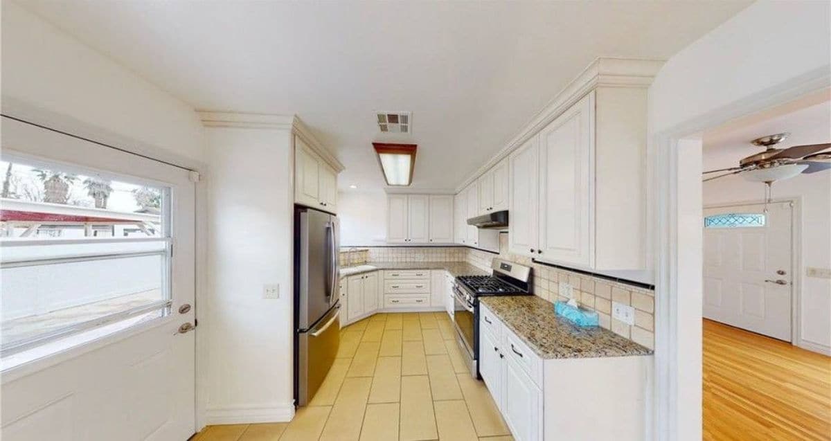 Building Photo - 7418 Farmdale Ave