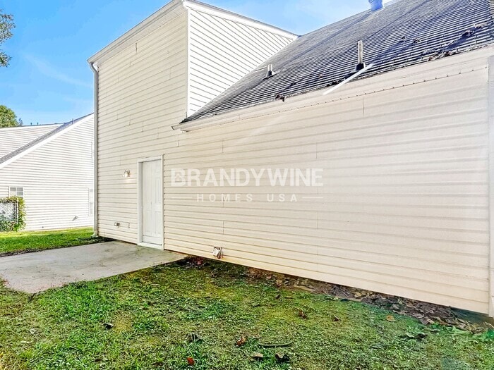 Building Photo - 606 Waynes Ct SE