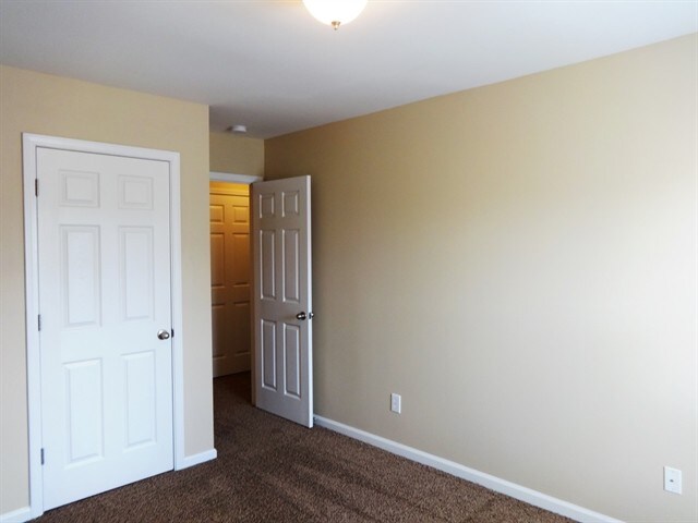 Building Photo - 506 Evening Shade Dr