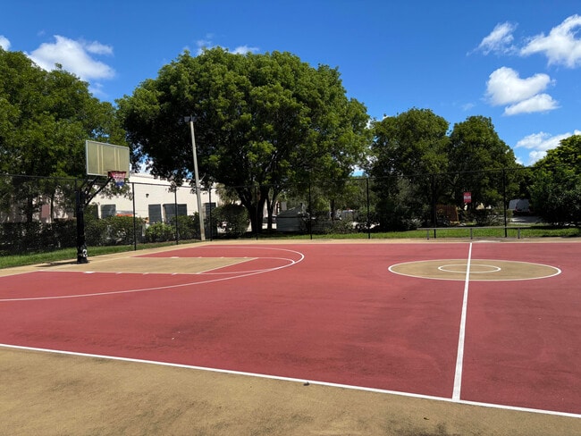 Building Photo - 2048 Alta Meadows Ln