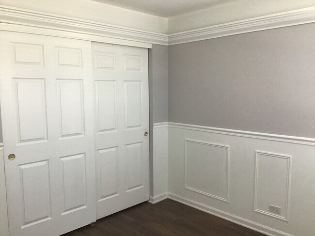 Building Photo - 1559 Parkside Dr