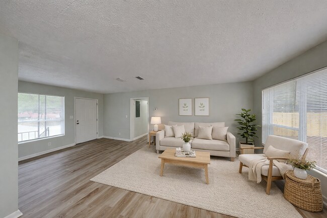 Building Photo - Updated 3 Bed, 2 Bath Home with Fenced Yard & Sunroom in Jacksonville, FL