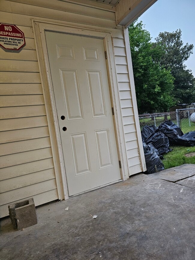 Building Photo - 303 Brentwood Dr