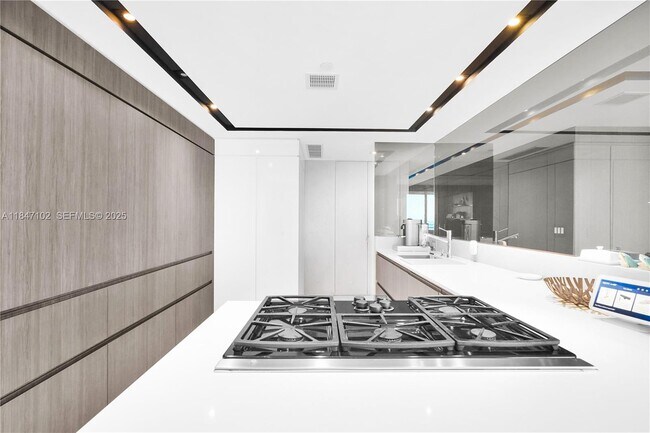 Building Photo - 3535 S Ocean Dr