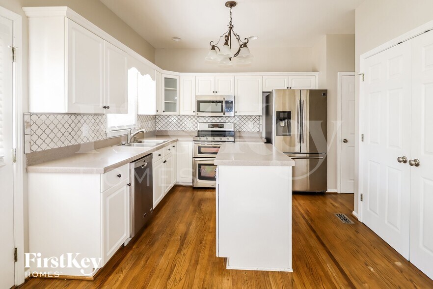 Building Photo - 1513 Oak Park Dr