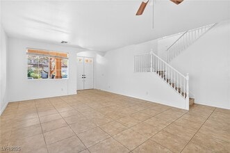 Building Photo - 1007 Paradise View St