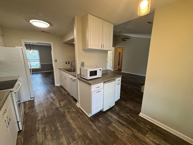 Building Photo - 5405 Beretta Way