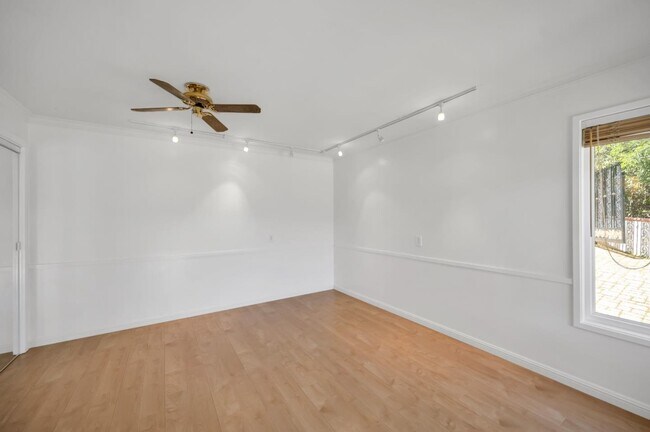 Building Photo - 30 Bluebell Ln