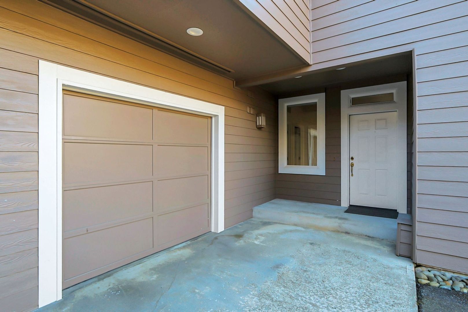 Building Photo - 60 Fairway Ln