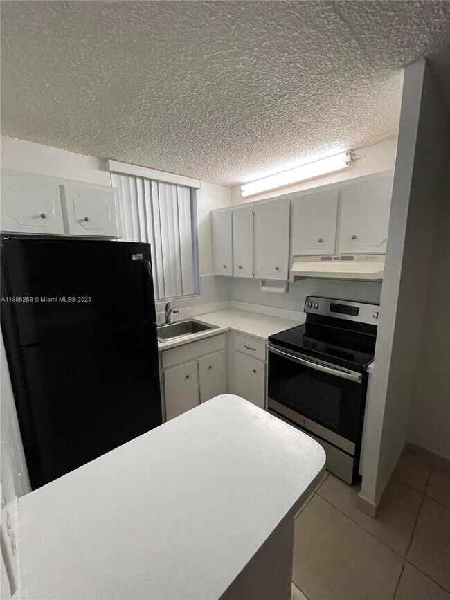 Building Photo - 1801 S Treasure Dr