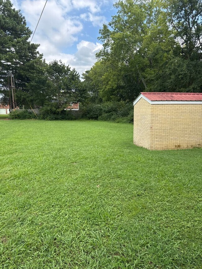 Building Photo - 523A Dawson Ln
