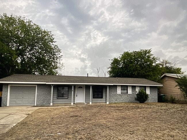 Primary Photo - 179 Shadow Valley Dr