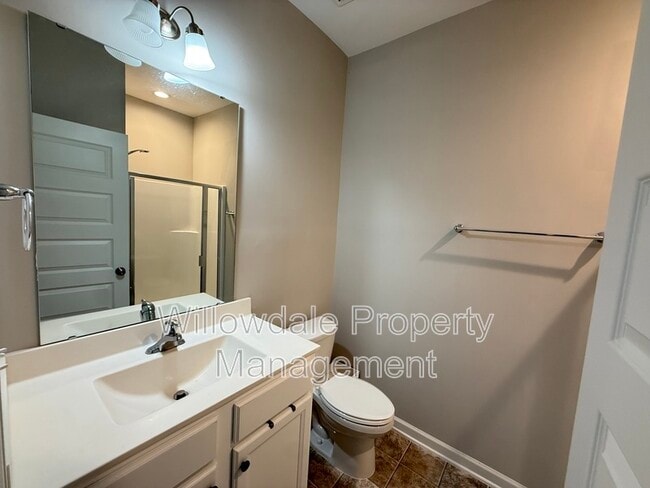Building Photo - 1059 Lathrop Ln