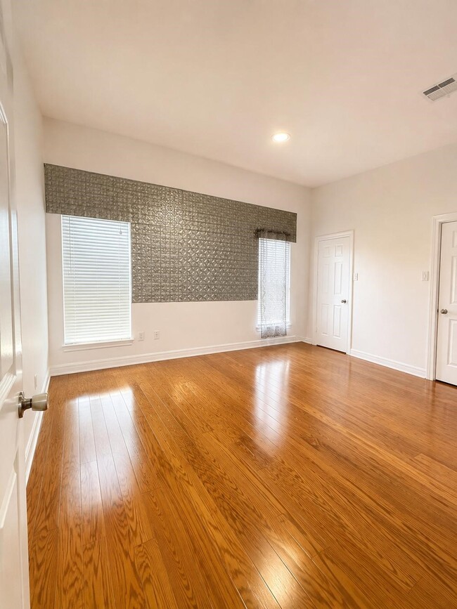 Building Photo - 18315 Brenwood Manor Dr