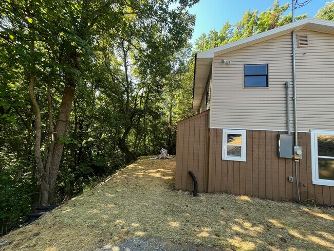 Building Photo - 718 Mount Vernon Rd