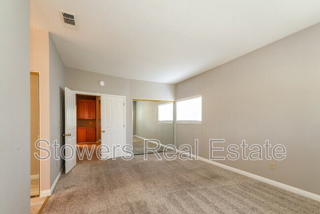 Building Photo - 37 Mountain Valley Pl
