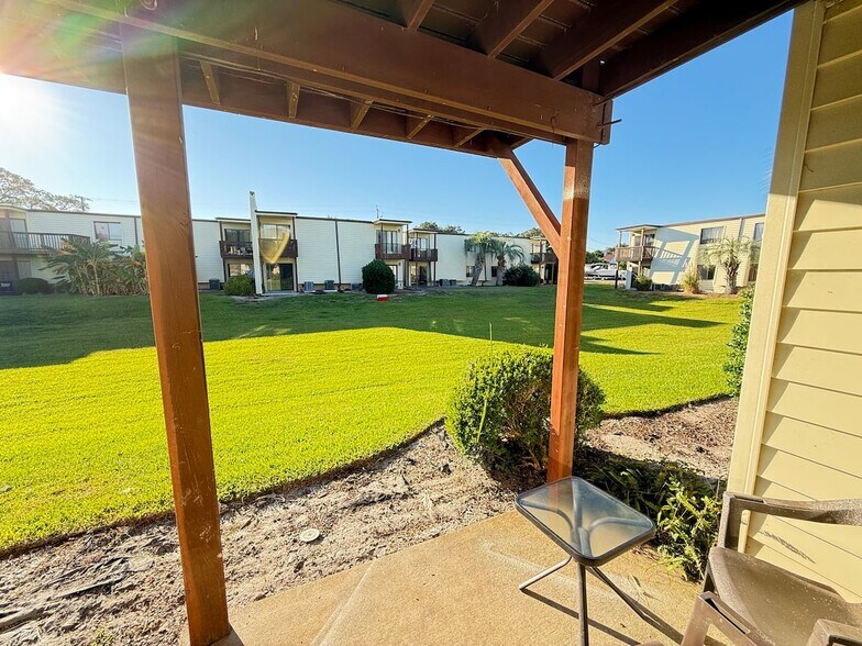 Building Photo - 308 Miracle Strip Pky SW