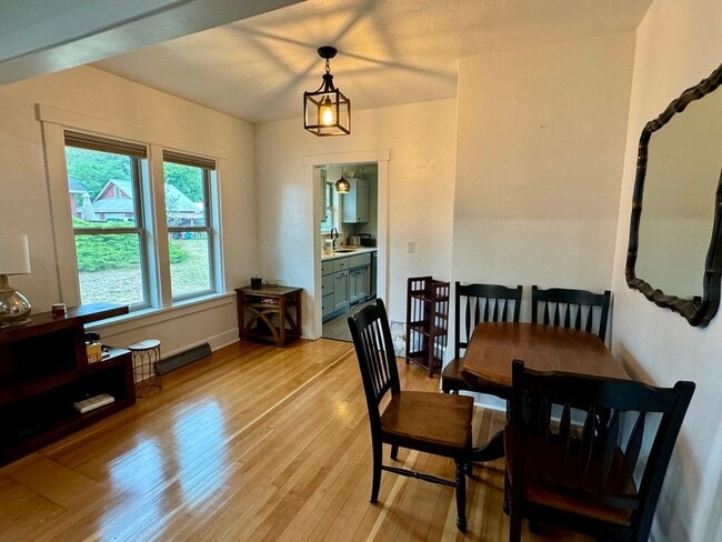Building Photo - Beautiful Furnished Home in Downtown CDA